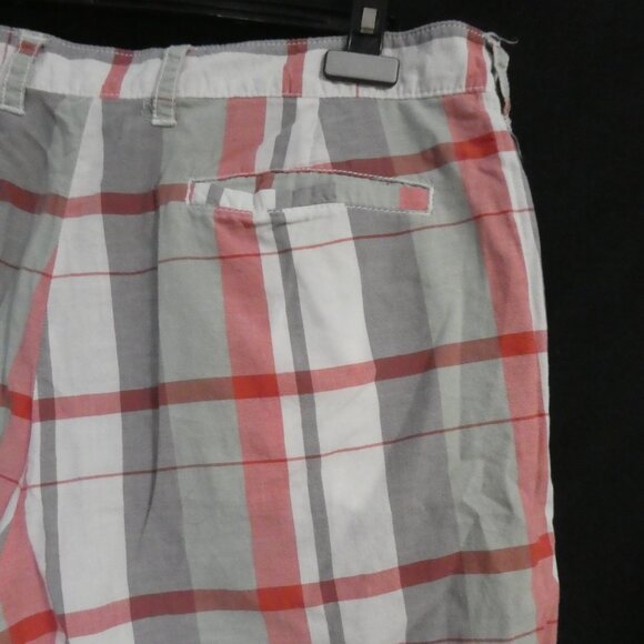Reversible Plaid Shorts | size 36 | Button and Zipper Closure | Pockets - Picture 10 of 16